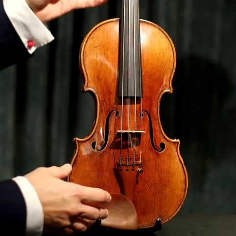 NZZ am Sonntag – Dunkle Saiten: Schweizer Musiklehrer und ihre goldenen Nebengeschäfte.